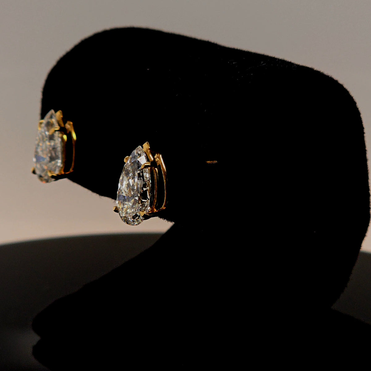 6cttw Pear Studs