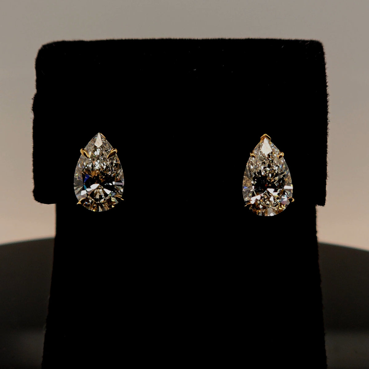 6cttw Pear Studs